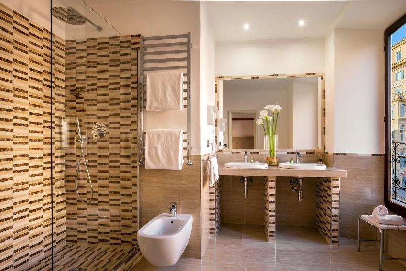 Pokój Deluxe, Genova