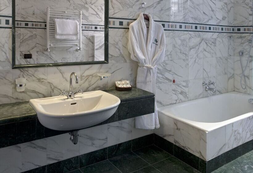 Pokój Standard Trzyosobowy, Genova