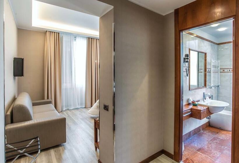 Pokój Standard Trzyosobowy, Genova