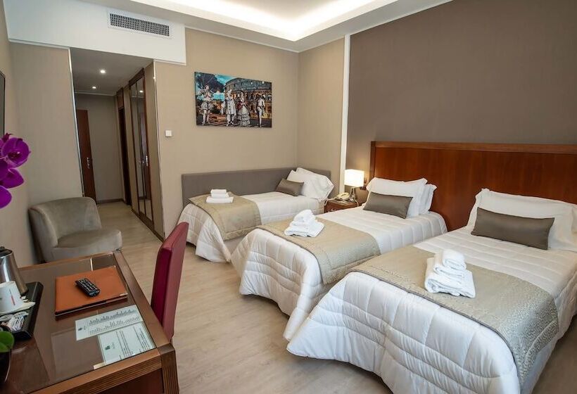 Pokój Standard Trzyosobowy, Genova