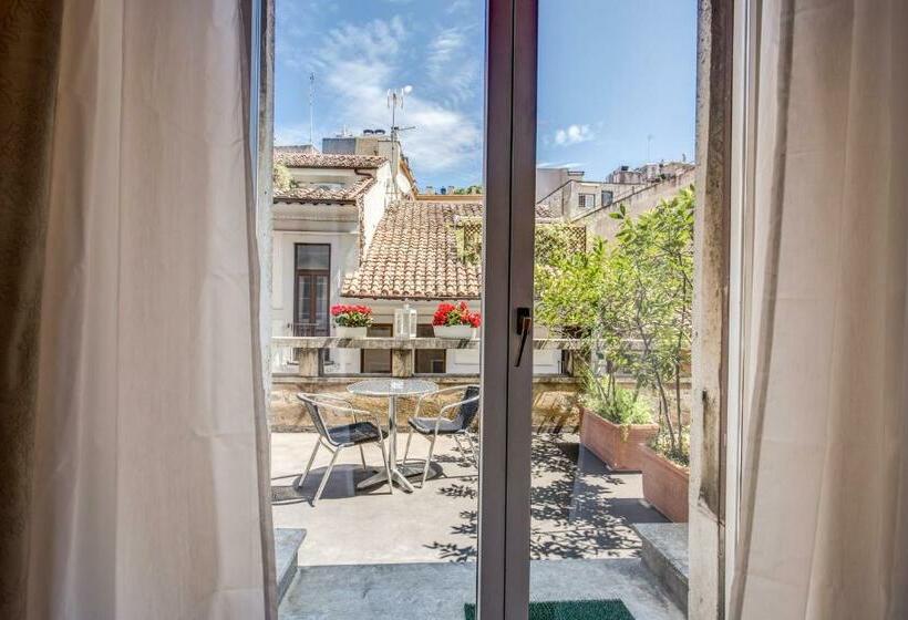 اتاق سوپریور با بالکن, King