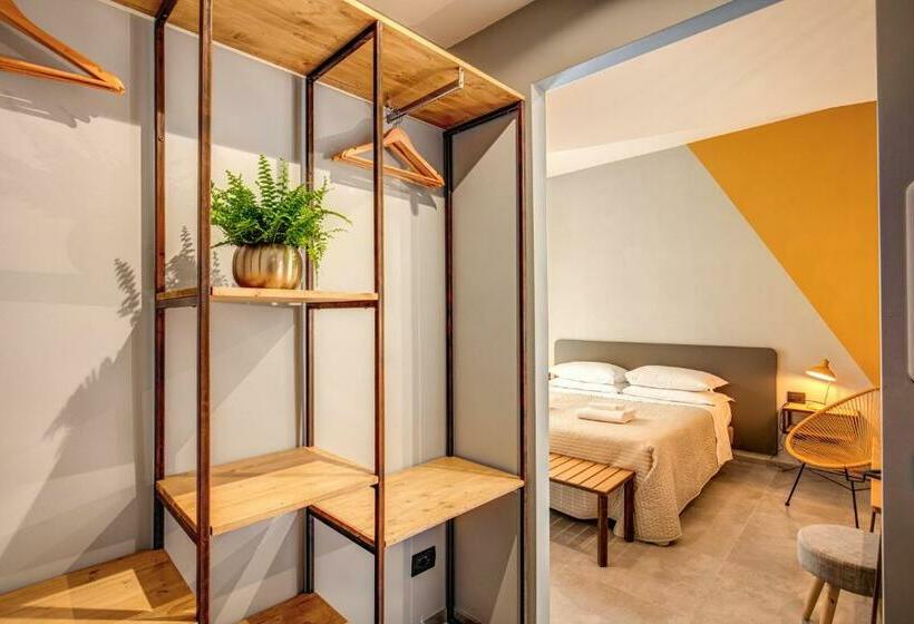 اتاق سوپریور با بالکن, King