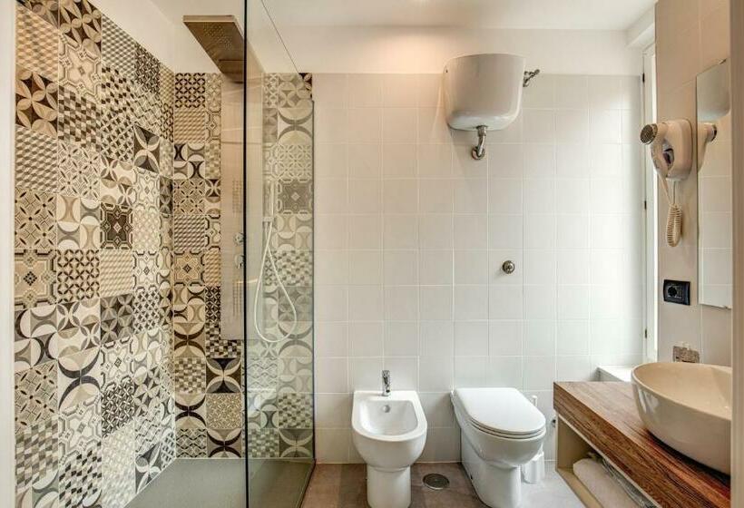 اتاق سوپریور با بالکن, King