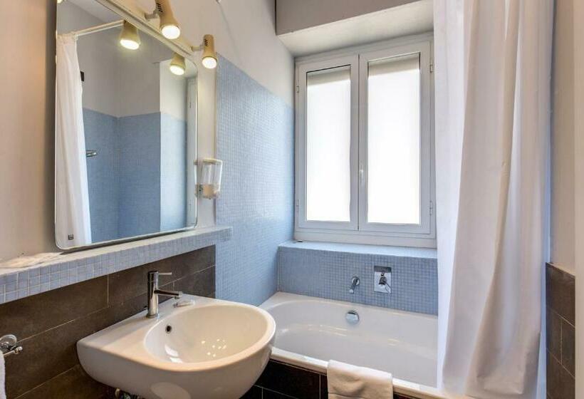 اتاق استاندارد سه نفره, King