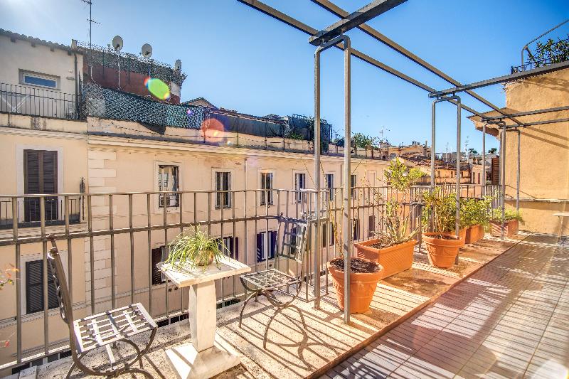 اتاق سوپریور با بالکن, King