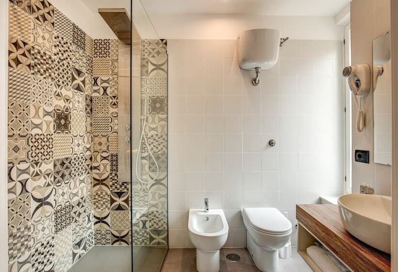 اتاق سوپریور با بالکن, King