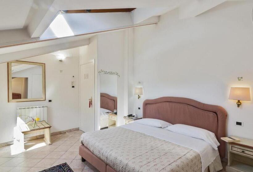 חדר פנטהאוז, Kursaal