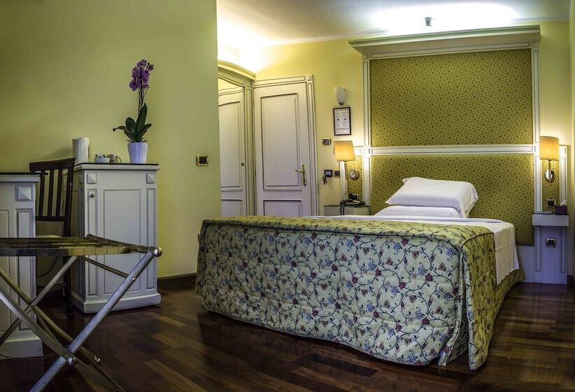 غرفة كلاسيكية, La Bussola