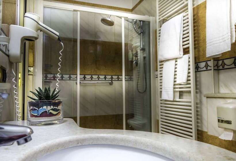 غرفة ديلوكس, La Bussola