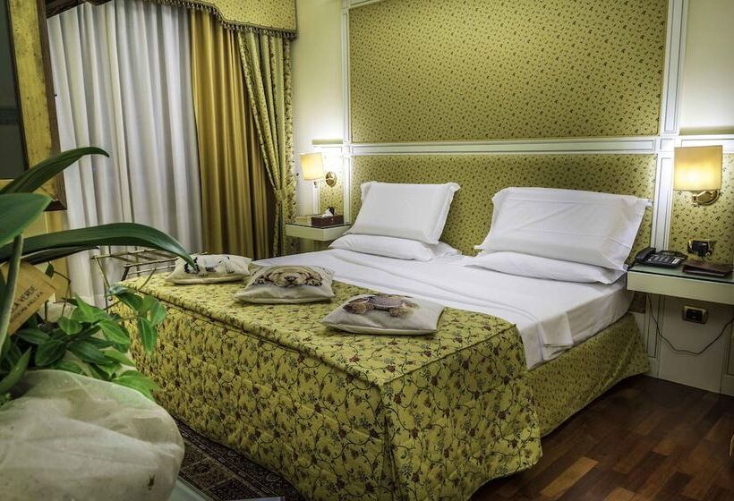 غرفة ديلوكس, La Bussola