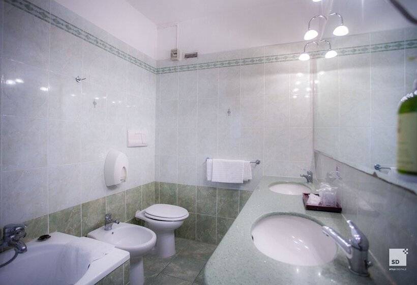 اتاق استاندارد سه نفره, La Pace