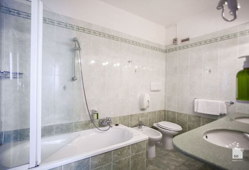 اتاق استاندارد سه نفره, La Pace