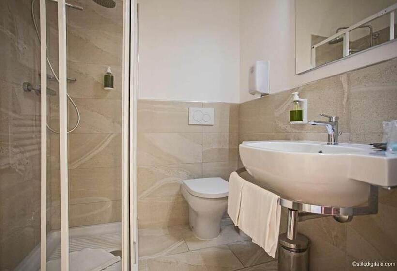 اتاق استاندارد سه نفره, La Pace