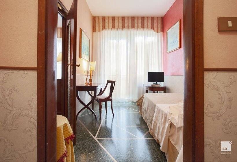 اتاق استاندارد سه نفره, La Pace