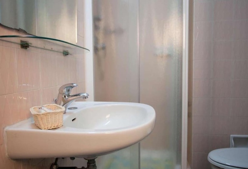 اتاق استاندارد یک نفره, La Pace