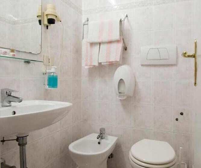 اتاق استاندارد یک نفره, La Pace