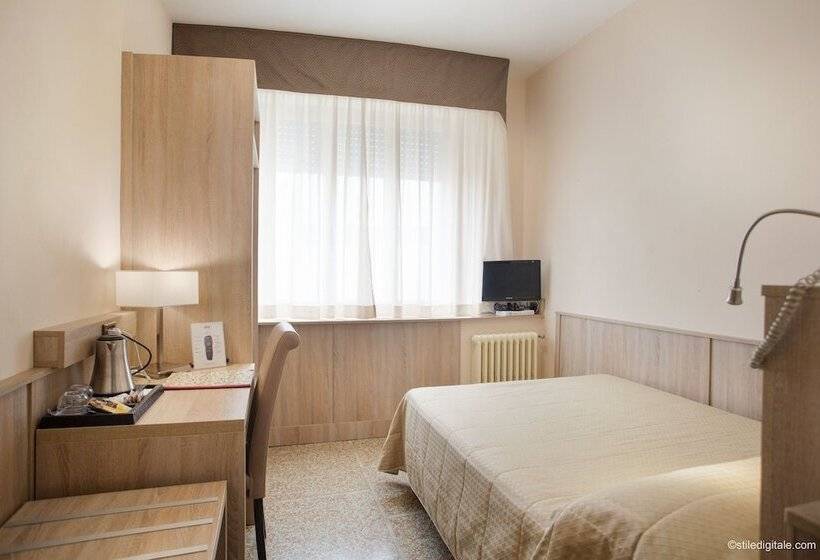 اتاق استاندارد یک نفره, La Pace