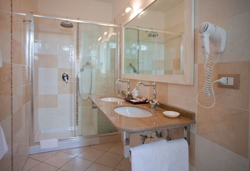 اتاق استاندارد چهار تخته, La Pace