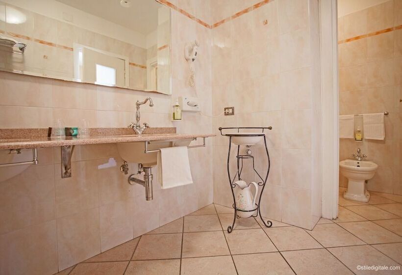 اتاق استاندارد چهار تخته, La Pace