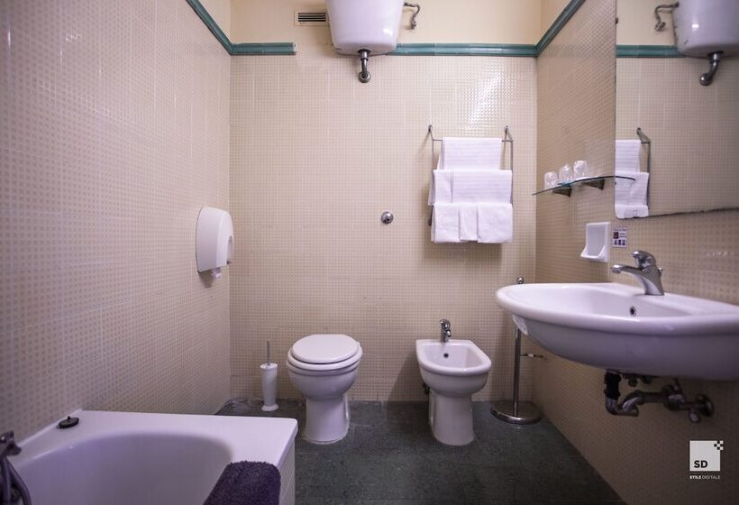 اتاق اکونومی, La Pace