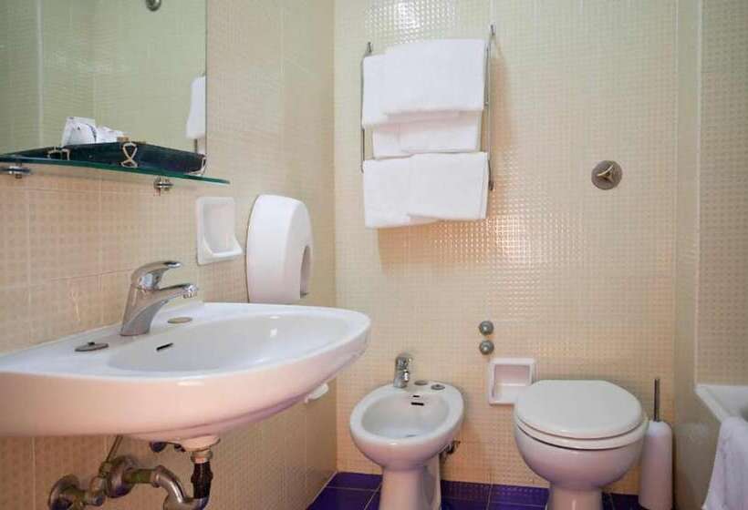 اتاق اکونومی, La Pace