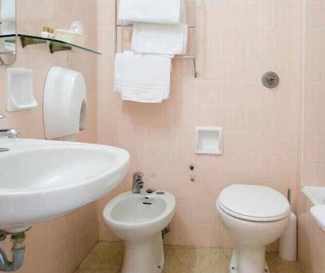 اتاق اکونومی, La Pace