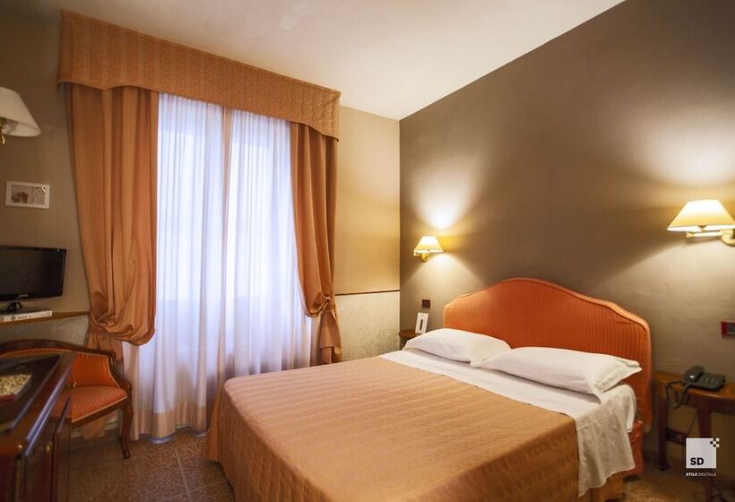 اتاق اکونومی, La Pace