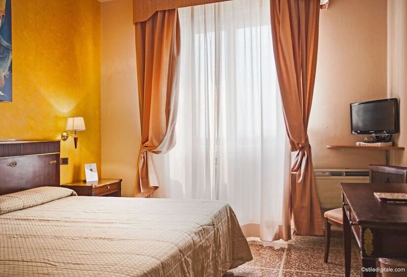 Economy Triple Room, La Pace