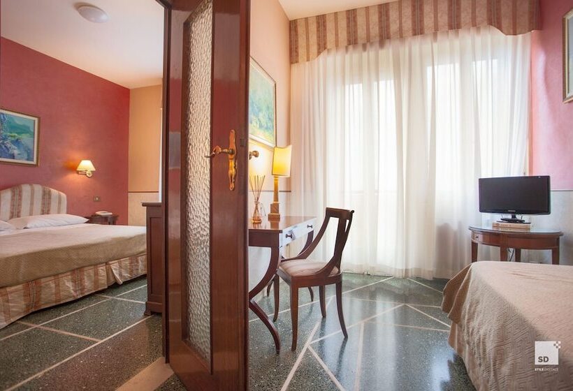 اتاق استاندارد سه نفره, La Pace