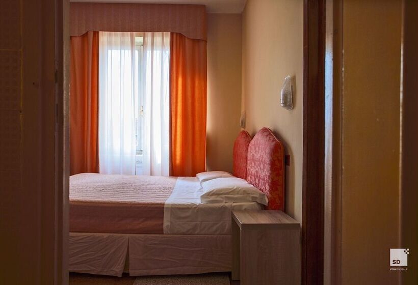 اتاق اکونومی, La Pace