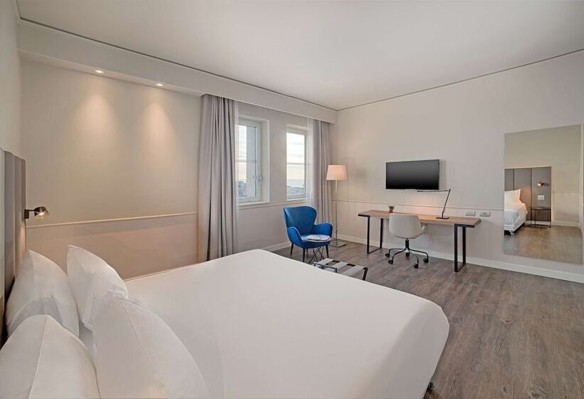 חדר משפחתי נוף לים, NH Napoli Panorama