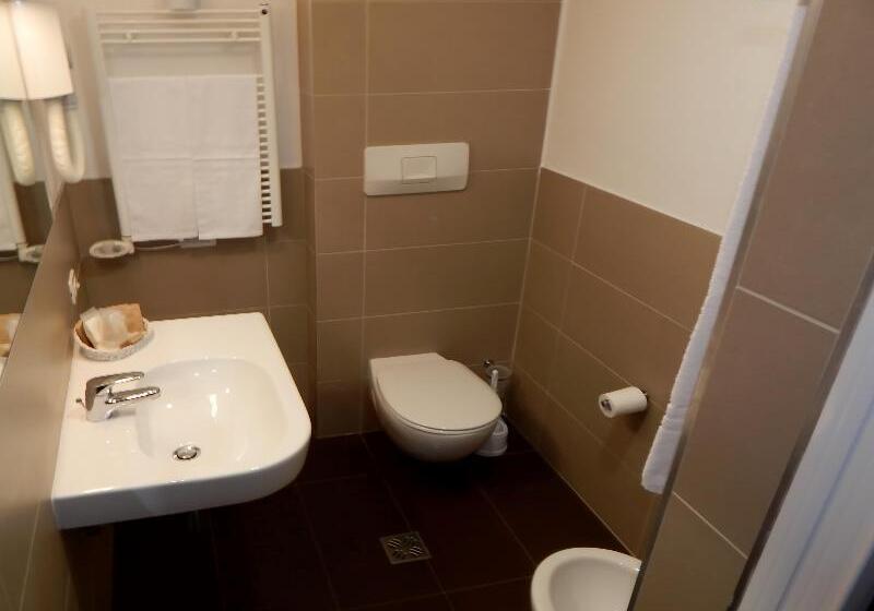 غرفة تنفيذية, & Residence Castelli