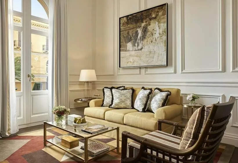 سوئیت جونیور با تراس, Rocco Forte Villa Igiea
