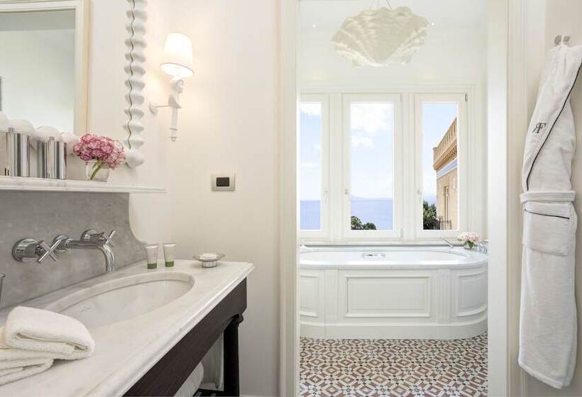 اتاق لوکس با چشم‌انداز دریا, Rocco Forte Villa Igiea