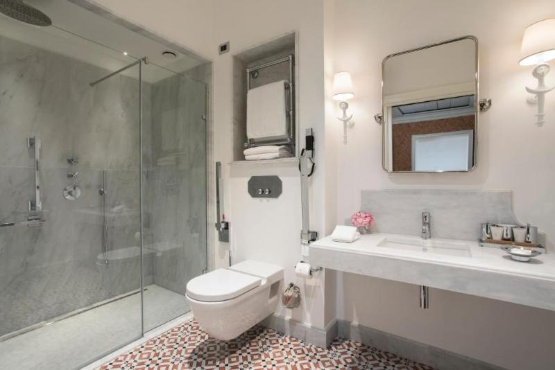 اتاق لوکس با چشم‌انداز دریا, Rocco Forte Villa Igiea