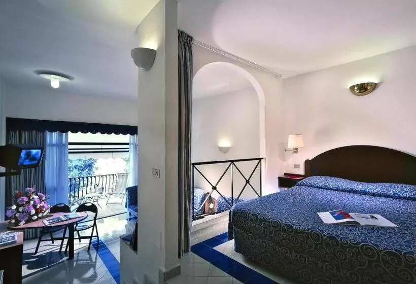اتاق کلاسیک سه تخته, Royal Positano