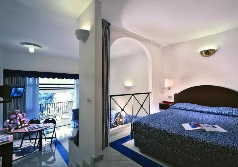اتاق کلاسیک سه تخته, Royal Positano