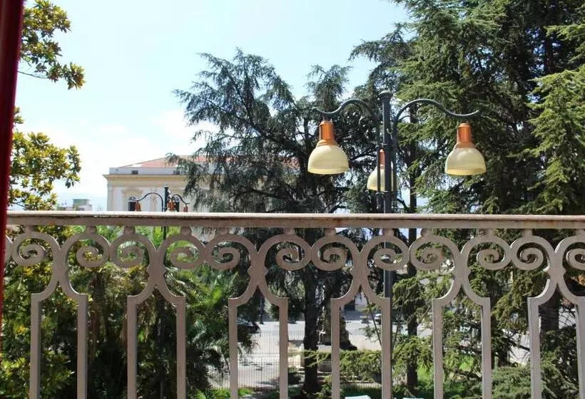 Standard Yhden Hengen Huone, Santuario Pompei