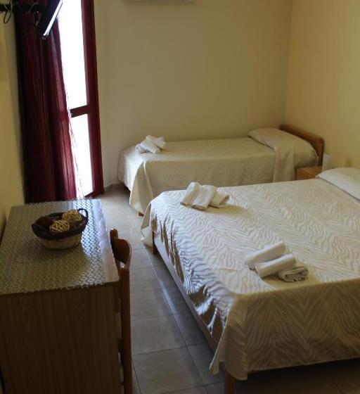 Трехместный Номер Стандарт с Балконом, Santuario Pompei