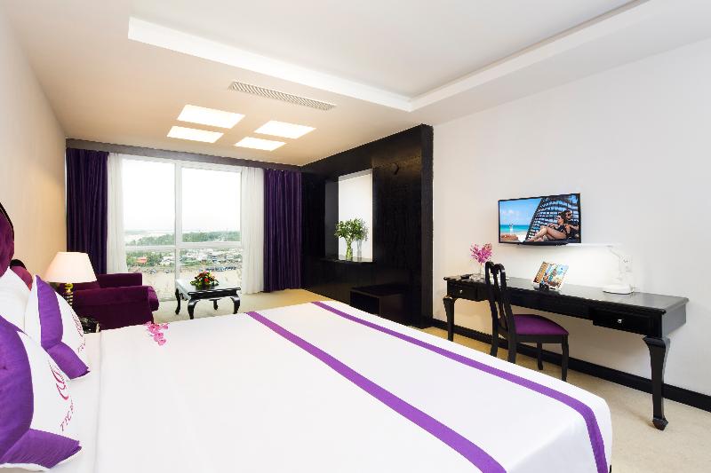 Camera Deluxe, Sina Bernini Bristol, Autograph Collection