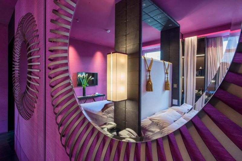 Camera Superiore, Sina Bernini Bristol, Autograph Collection