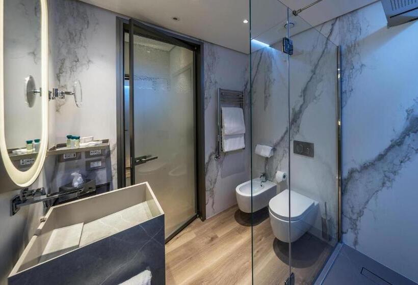 Classic Room City View