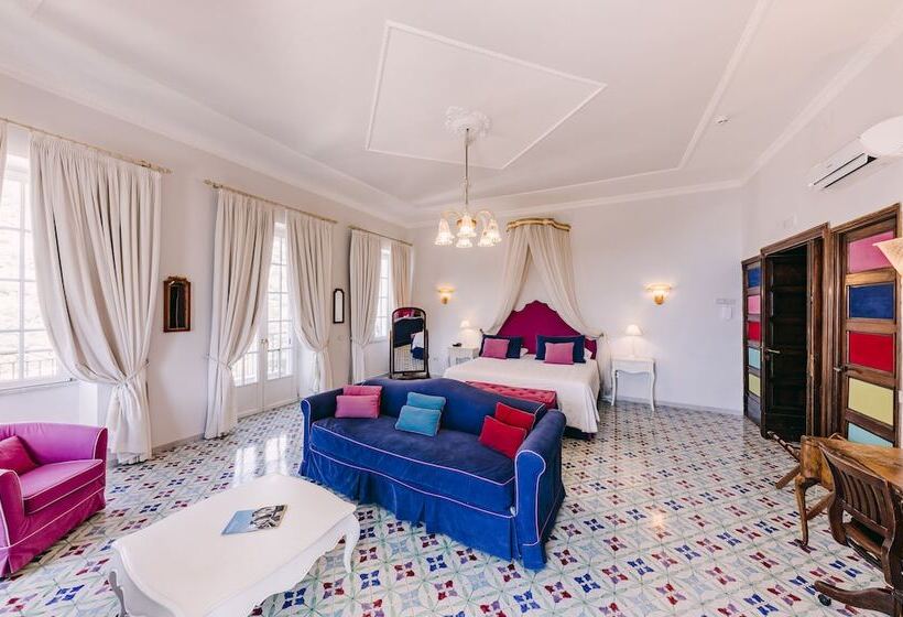 سوییت با چشم‌انداز دریا, Villa Maria