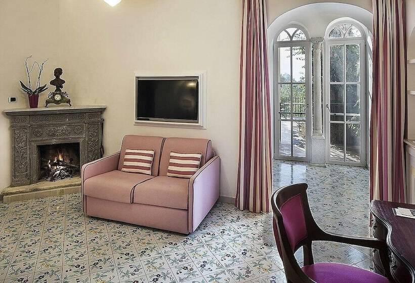 اتاق لوکس با چشم‌انداز دریا, Villa Maria