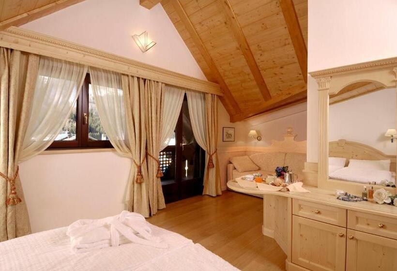 غرفة قياسية رباعية مزودة بشُرفة, Kristiania Pure Nature Hotel & Spa