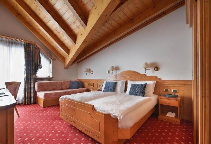 غرفة قياسية رباعية مزودة بشُرفة, Kristiania Pure Nature Hotel & Spa