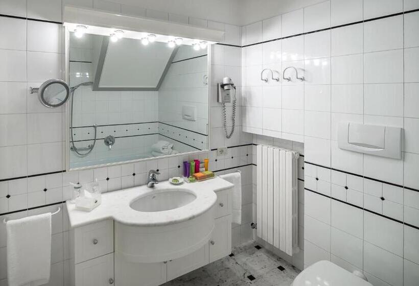 غرفة قياسية ثلاثية, Villa Margherita