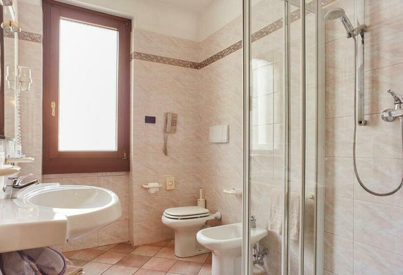 غرفة قياسية ثلاثية, Villa Quaranta Tommasi Wine Hotel & Spa