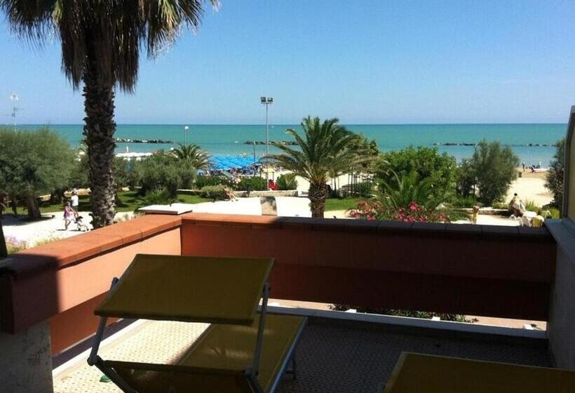 Triple Room Sea View, Albergo Girasole Frontemare