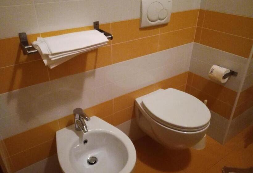 غرفة قياسية مزوَّدة بشُرفة, Albergo Girasole Frontemare